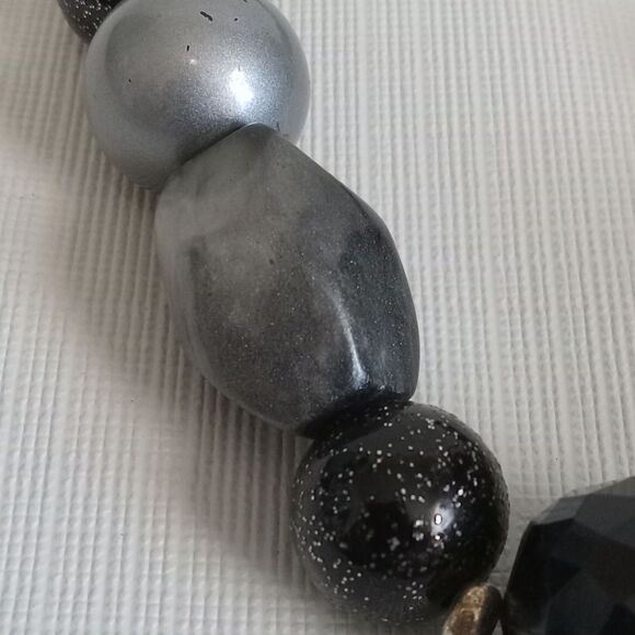 Black & Silvery Gray Multiple Shapes Chunky Beads Single Strand Fashion Necklace - Picture 4 of 10